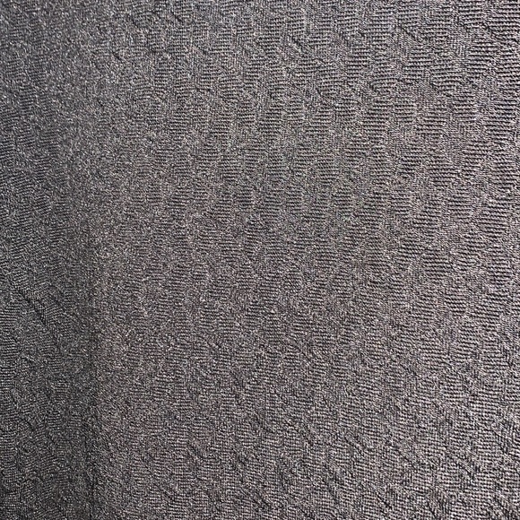 black XL crop top with button back and cut out desgin✨ - Picture 2 of 9